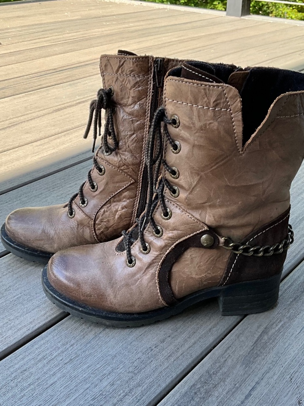 Dromedaris brown boot. Size 8. Good Condition. Soooo comfy.